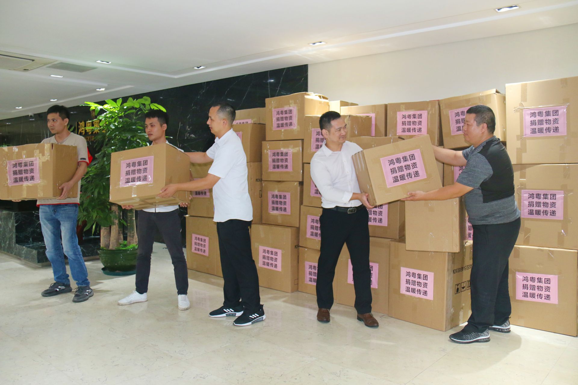 宁波张伟新媒体营销策划有限公司公益回顾丨家国同欢月同圆 温暖满载甘孜州(图2) 宁波张伟新媒体营销策划有限公司公益回顾丨家国同欢月同圆 温暖满载甘孜州(图2)