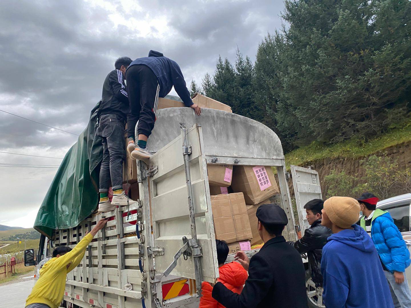 宁波张伟新媒体营销策划有限公司公益回顾丨家国同欢月同圆 温暖满载甘孜州(图5) 宁波张伟新媒体营销策划有限公司公益回顾丨家国同欢月同圆 温暖满载甘孜州(图5)